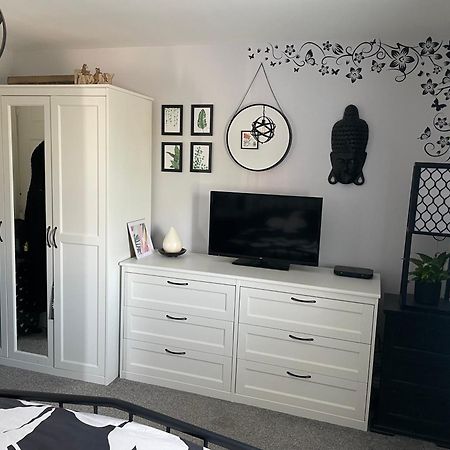 Cosy Home From Home With Private Bathroom - Free Parking Cardiff Dış mekan fotoğraf